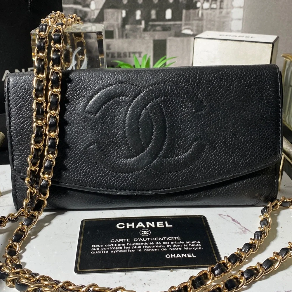 Authentic CHANEL Timeless CC Logo Caviar Leather Purse Wallet - Picture 4 of 17